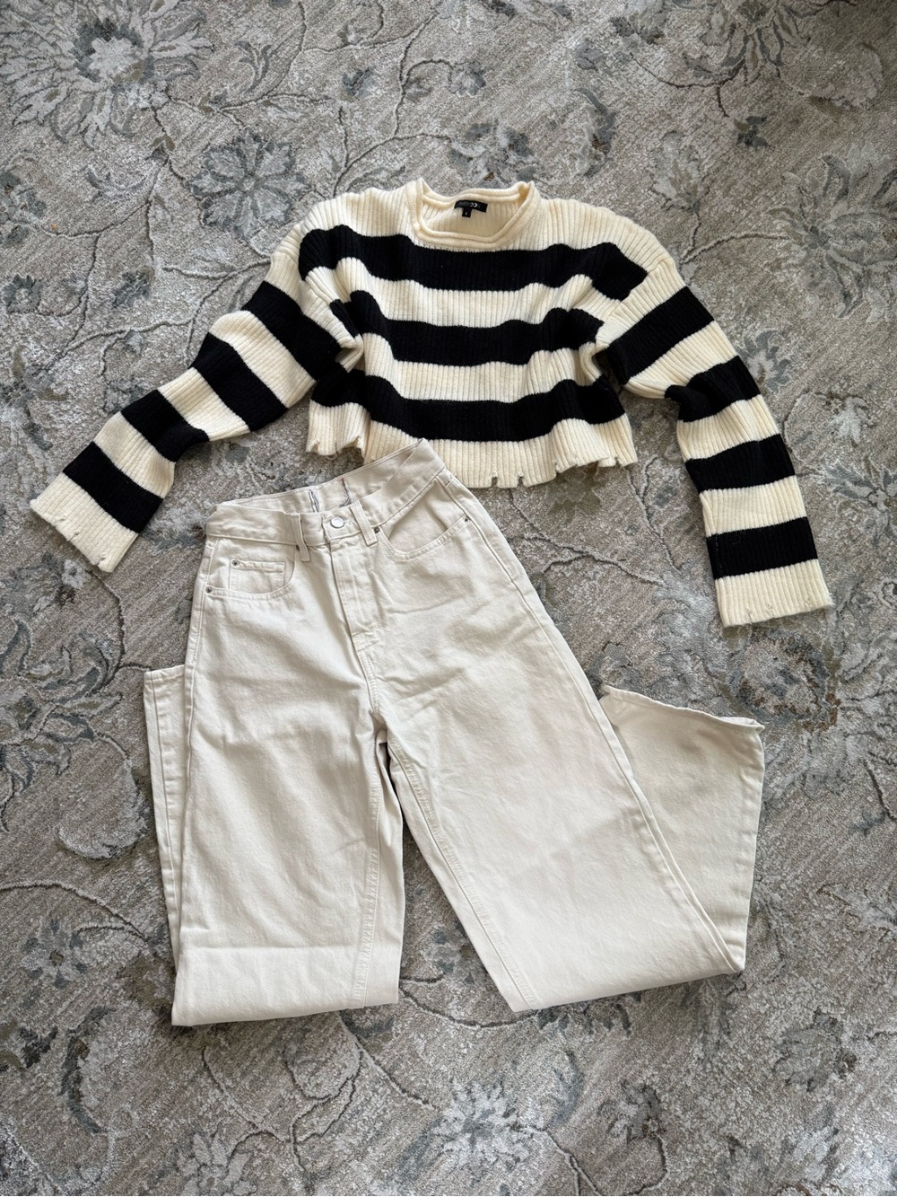 Urban Outfitters BDG High-Rise Baggy Jeans 25 & Paper Moon Cropped Sweater